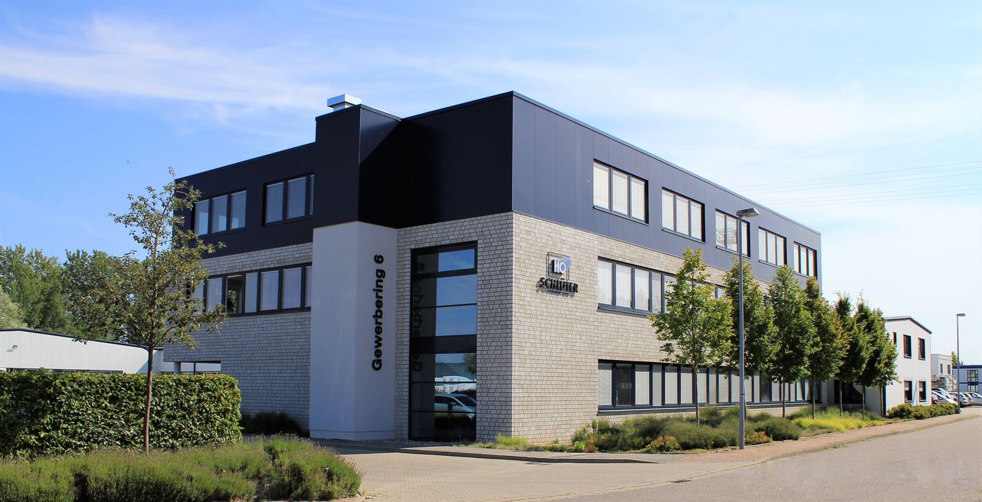 Das Bürogebäude von H.O. Schlüter Kunststoffbau am Gewerbering 6 in Lübz